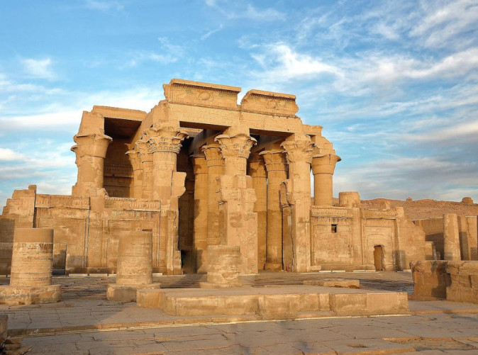 0027_kom ombo pixabay